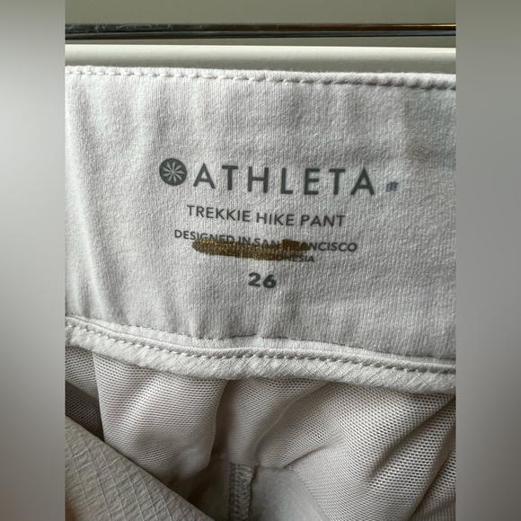 Athleta - Trekkie Hike Pant - NWT - Size 26 - Tan
- Zipper/Snap/Button closure - Picture 6 of 11
